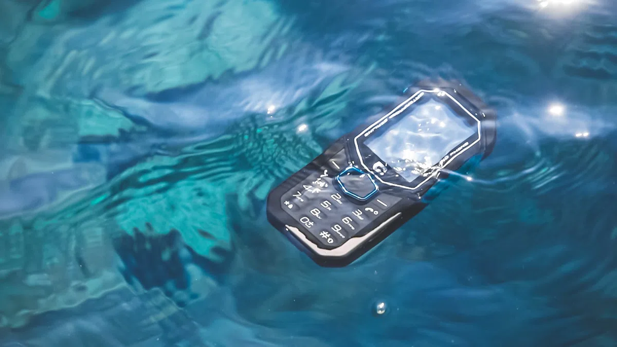Crosscall Shark-X3 Téléphone Portable Débloqué 3G+ (Ecran: 2,4 pouces - 64 Go ROM - Single SIM) Noir